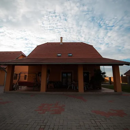 Bibic Vendeghazak Nagybajom