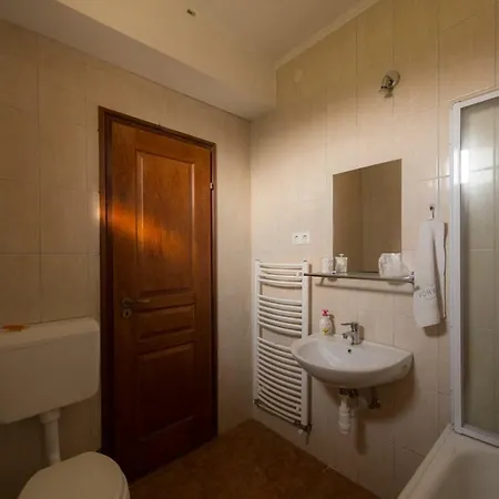 Bibic Vendeghazak 3*