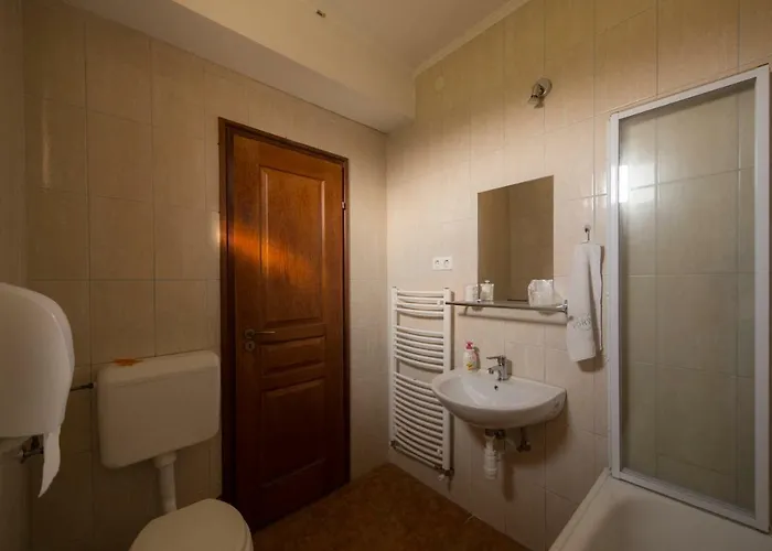 Bibic Vendeghazak 3*